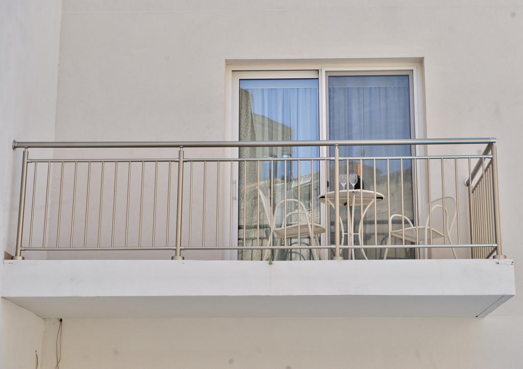 Monolocale su 2 Livelli con Balcone